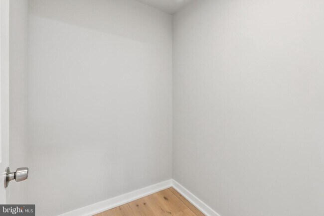 Foto del edificio - 36 N Narberth Ave