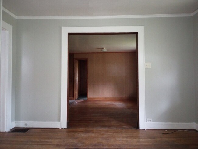 Foto del edificio - 303 Clemson Ave