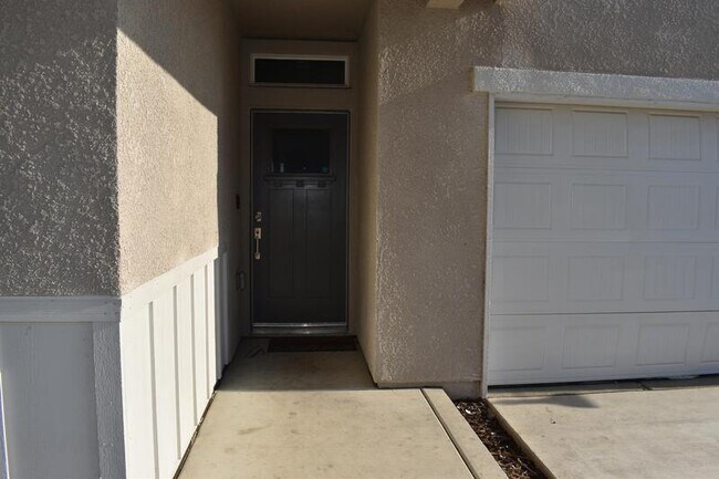 Building Photo - 2450 Fidalgo Wy