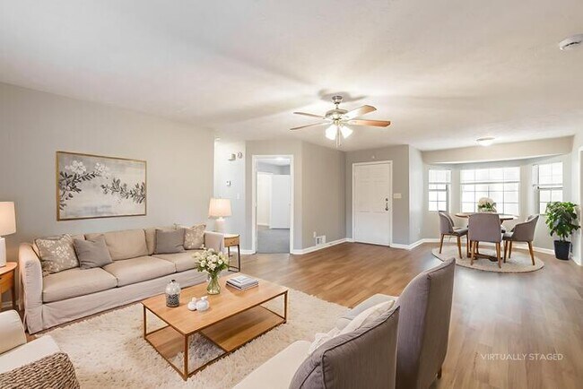 Building Photo - 445 Meadowbrook Dr