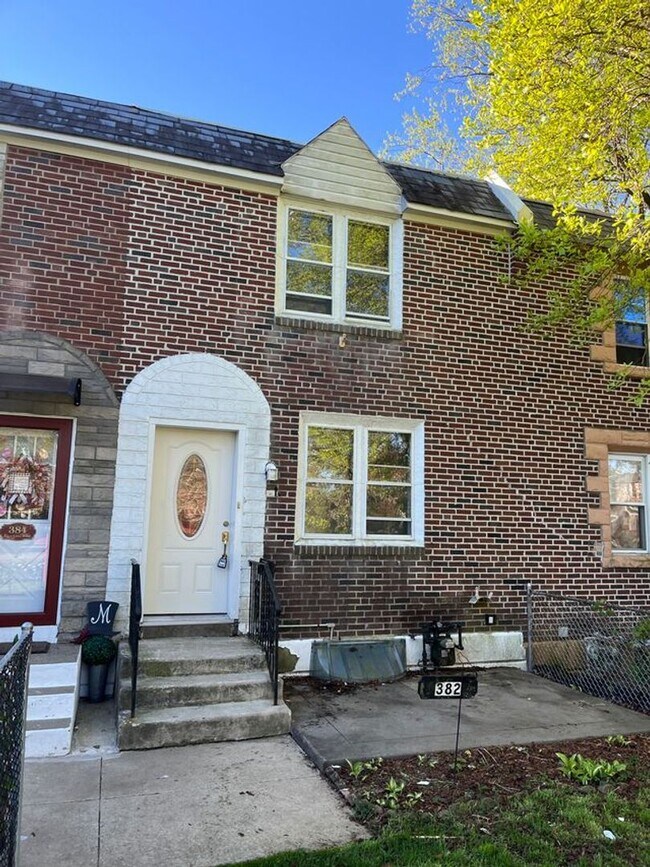 Building Photo - Spacious 3 Bedroom 1 Bath in Collingdale