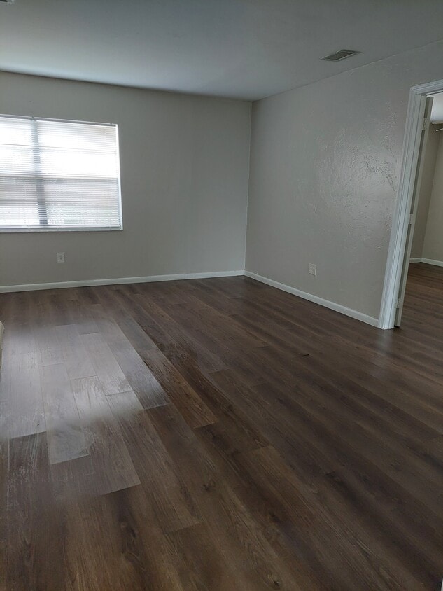 Foto principal - 4389 Edward Rd