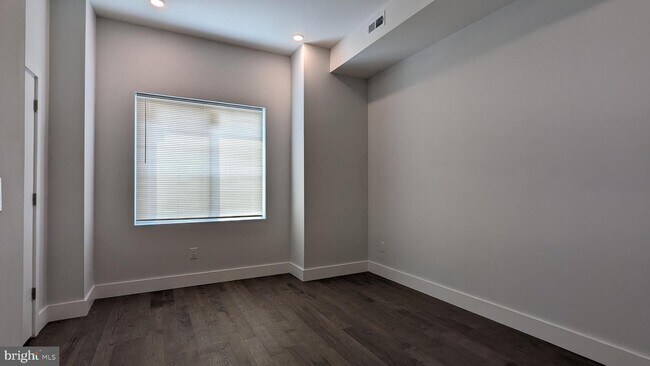 Foto del edificio - 2443 N Marshall St