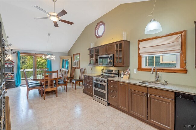 Foto del edificio - 3354 Hayes Rd