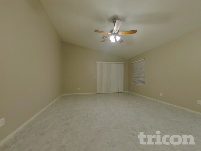 Foto del edificio - 24832 W Kowalsky Ln