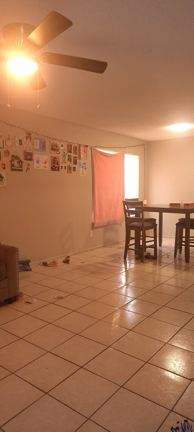 Foto del edificio - 1106 N A St