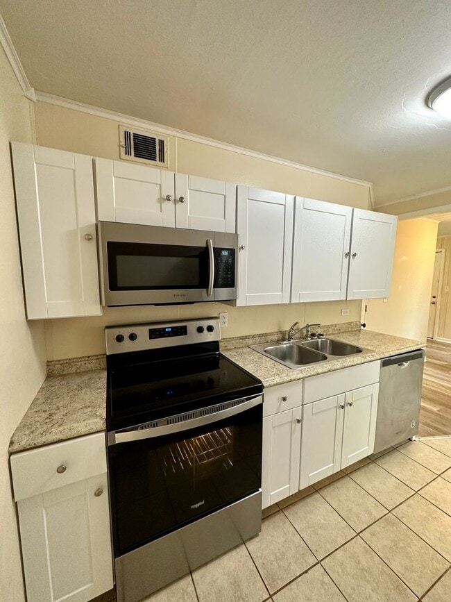 Photo - Renovated! Pre-Leasing for Fall 2026 3bd/2ba House