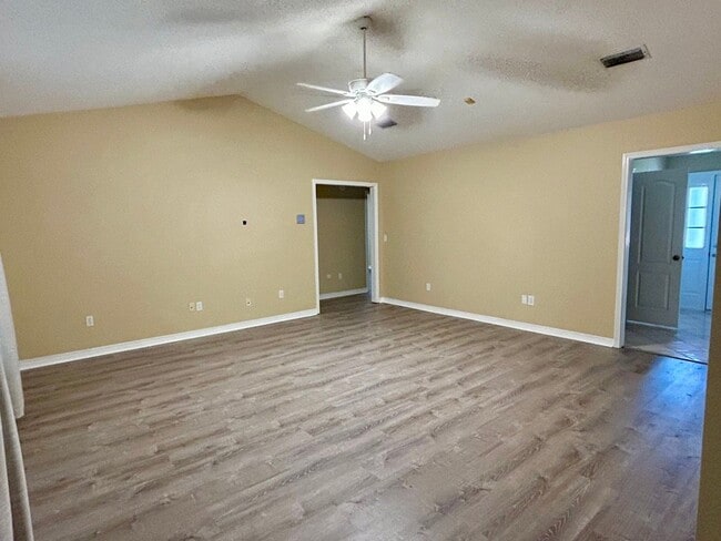Building Photo - 640 Wedgewood Dr
