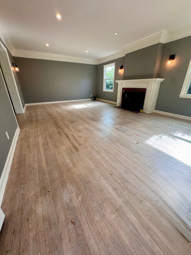 Foto del edificio - 1426 Hauser Blvd