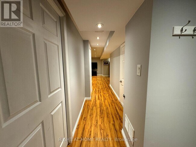 Photo du bâtiment - 4808 Lighthouse Ct