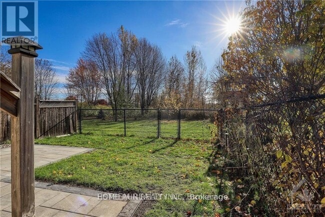 Building Photo - 311 Riversedge Crescent