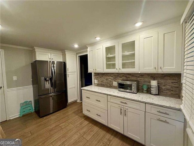 Building Photo - 9695 N Pond Cir