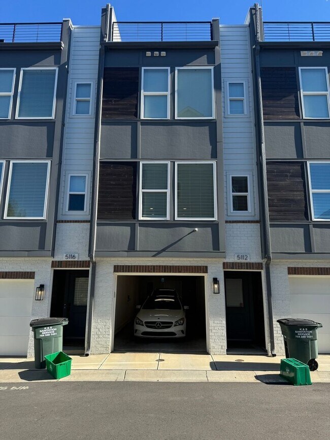 Building Photo - 3 Bedroom Townhome in Charlotte