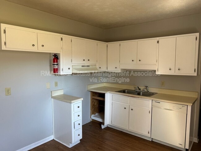 Building Photo - 300 S 18th St