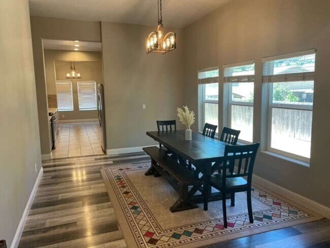 Foto del edificio - Modern Ease Meets Everyday Comfort in This Colusa Solar Home