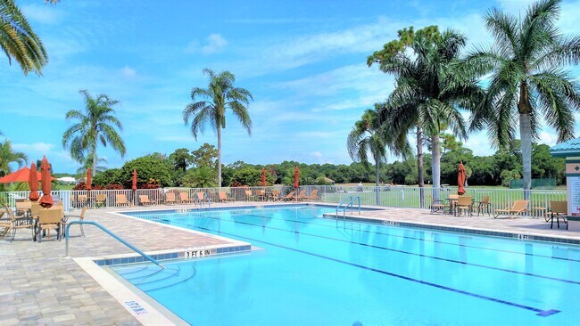 Foto del edificio - 629 Back 9 Dr