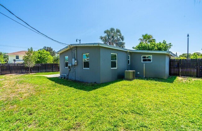 Foto del edificio - 4500 NE 18th Ave