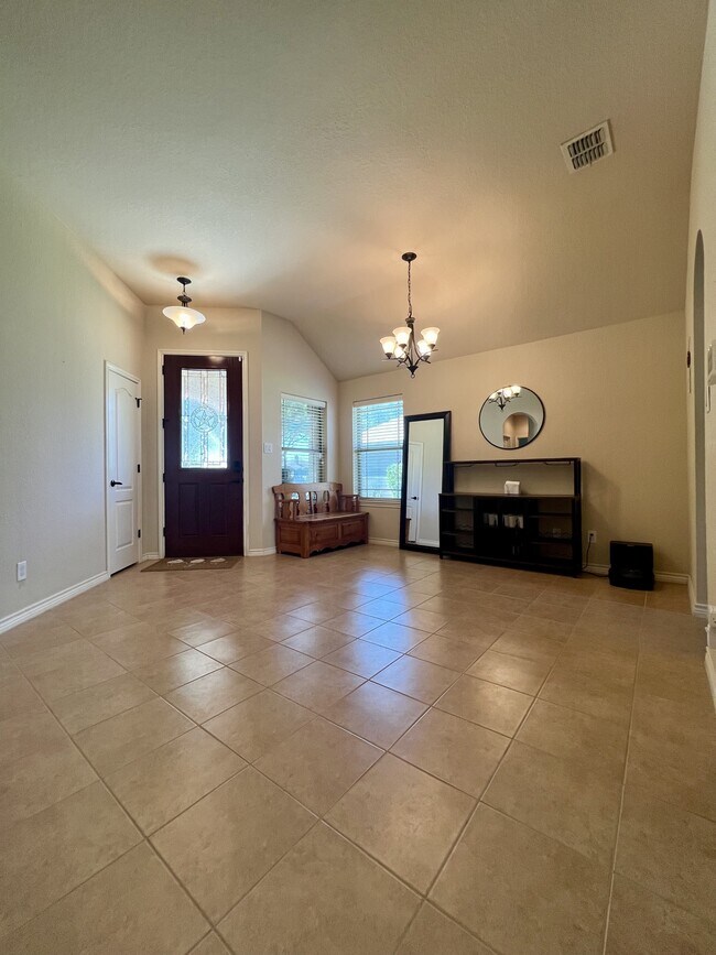 Foto del edificio - 15518 Echo Ln