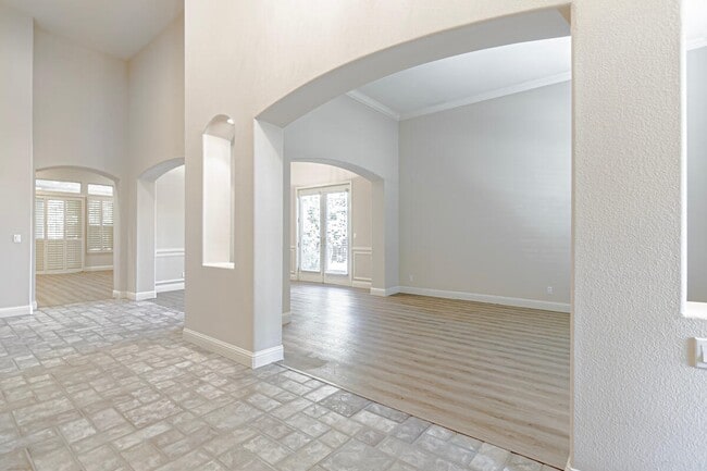 Building Photo - 3411 La Playa Dr