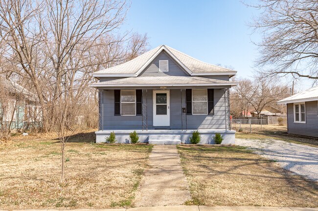 Building Photo - 1307 S Lewis St