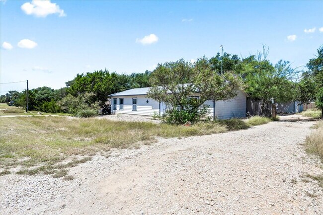 Foto del edificio - Beautiful 2 Bedroom, 2 Bath Home in Guard-...