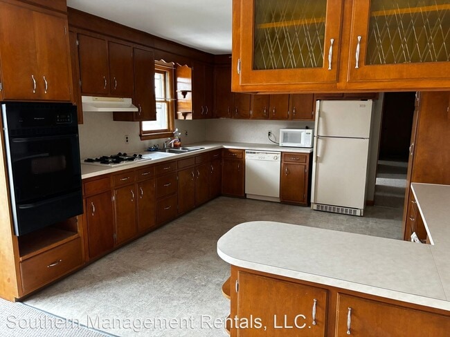 Building Photo - 2 br, 1 bath House - 286 N Main St. 2nd floor