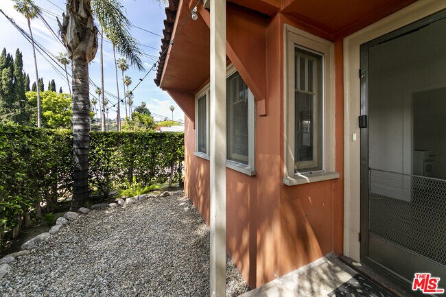 Foto del edificio - 2119 Laverna Ave