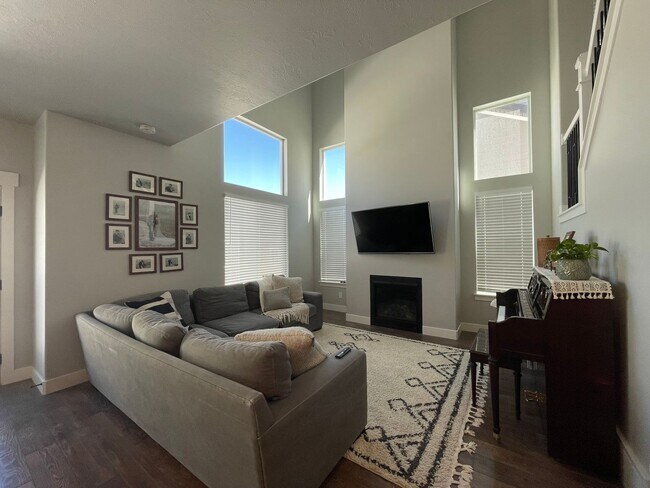 Foto del edificio - 3 Bed / 2.5 Bath Beautiful Lehi Home – $2,...