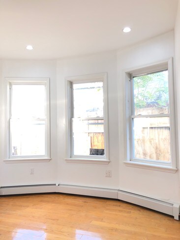 Foto del edificio - 82-37 51st Ave