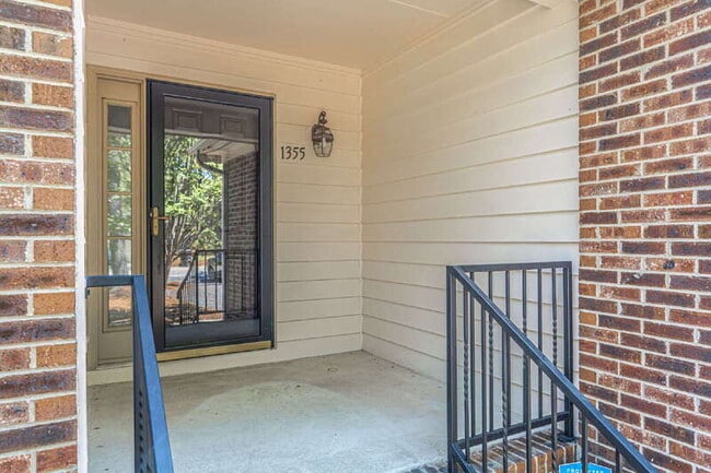 Building Photo - 1355 Longleaf Dr E