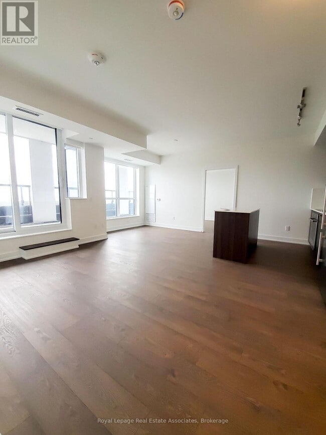 Photo du bâtiment - 5 Mabelle Ave