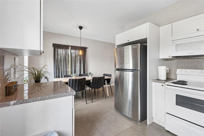 Foto del edificio - 435 NE 69th St