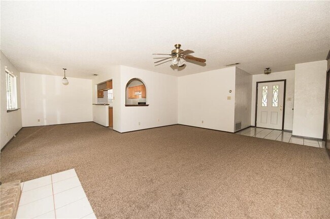 Building Photo - 803 Cactus Dr