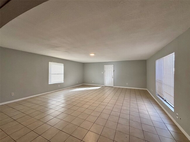 Building Photo - 15846 Blueridge Rd