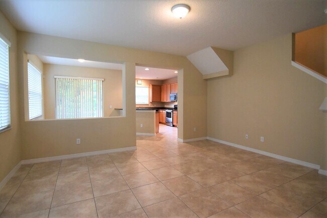Foto del edificio - OVIEDO townhome with WATER VIEW, 3br 2.5ba...