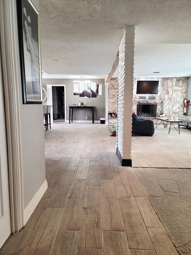 Foto del edificio - Walk to Strip! Expansive House with Mother...