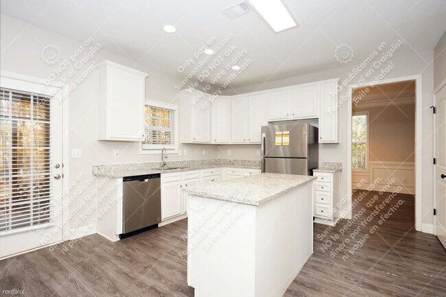 Building Photo - 5 br, 3 bath House - 3011 Sarah Ln