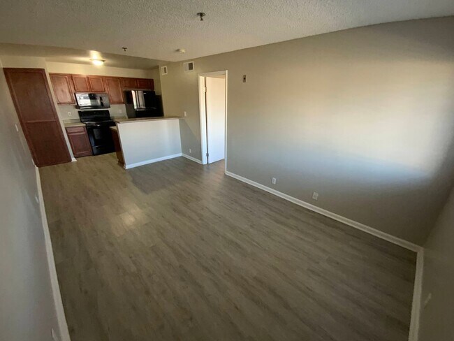 Foto del edificio - 1 BEDROOM 3RD FLOOR CONDO CLOSE TO UNLV/AIRPORT & LV STRIP!