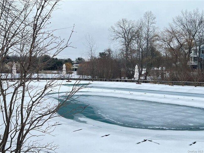 Building Photo - 93 Fox Run