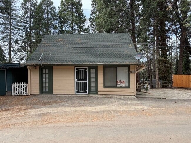 Building Photo - Charming 2-Bedroom Loft-Style Home in the Heart of Twain Harte