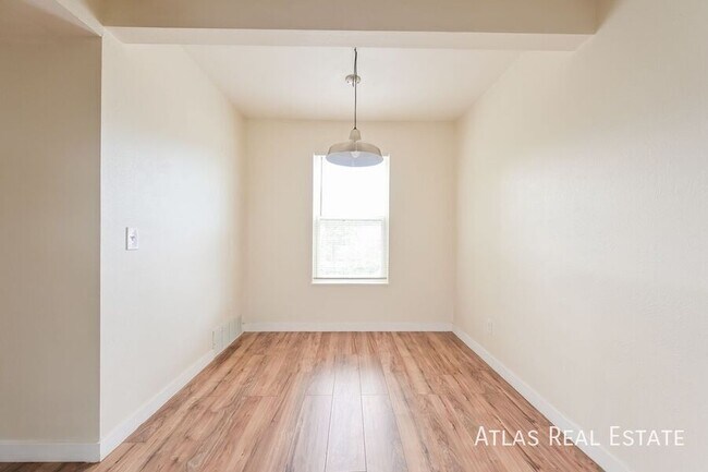 Foto del edificio - 7665 E Eastman Ave