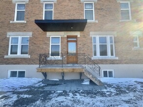 Building Photo - 2693 Bd Pie-IX