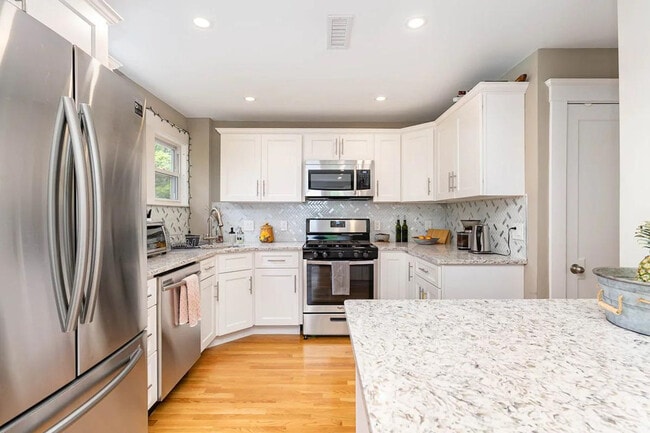 Building Photo - 5 Piedmont St