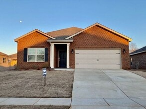 Building Photo - 123 Derbyshire Dr