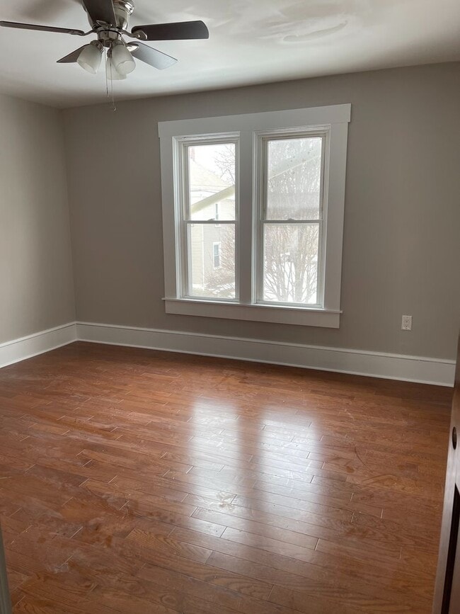 Foto del edificio - 31-33-33 E Blake Ave