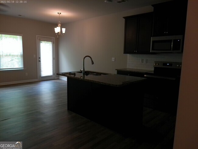 Foto del edificio - 4925 Elm Brook Dr