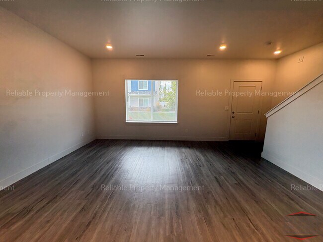 Foto del edificio - 140 S Emery Ln