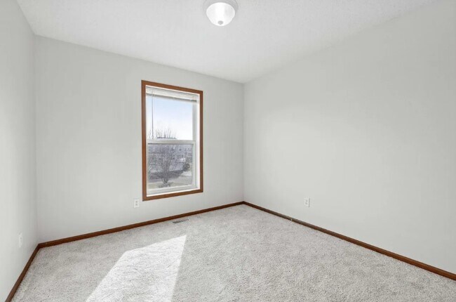 Foto del edificio - 15134 Fanning Dr N