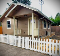 Building Photo - 261 6th St