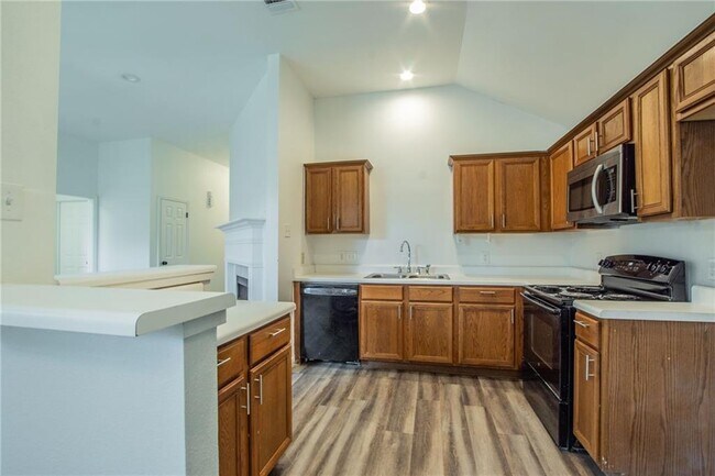 Building Photo - 1901 Holly Springs Dr